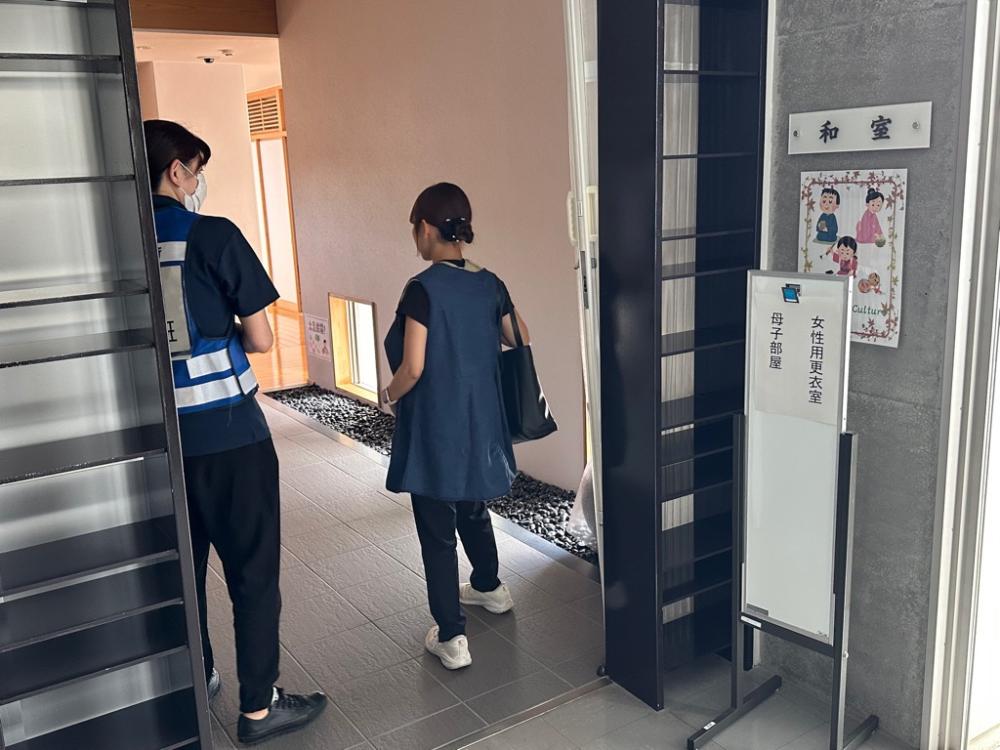 母子部屋案内（妊婦役）